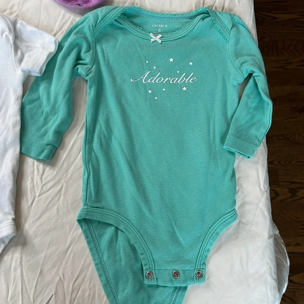 Carter’s bundle of 7 baby girl size 6 month onesies. 5 long sleeve and 2 short.
